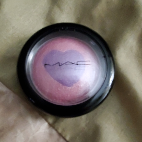 MAC Cosmetics Other - MAC Giggly Mineralized Eye Shadow / Blush
